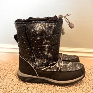 Barely worn snow boots
